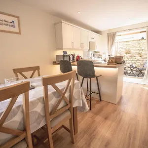 https://middle-row-cottage.yorkshirehotels.net
