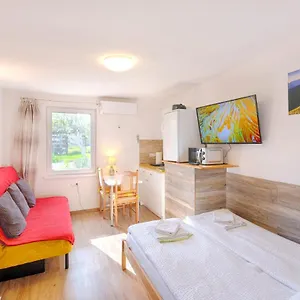  Appartamento New With Aircon & Free Parking